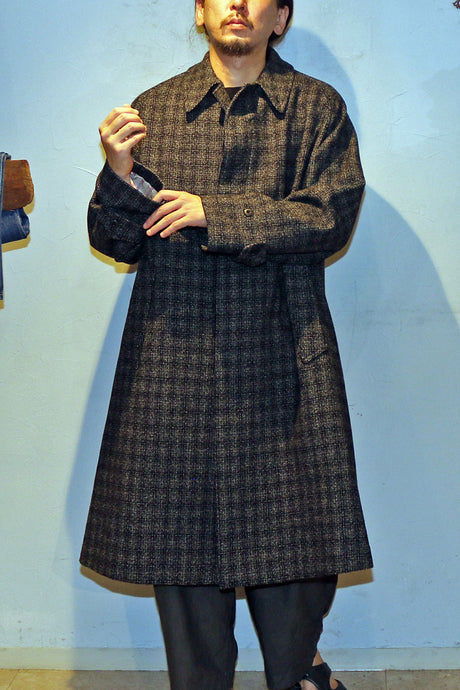 時代を超えて愛される、大人のステンカラーコート。