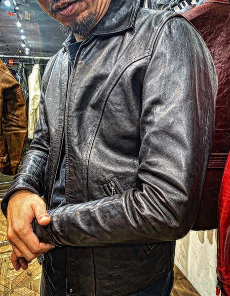 クラシックと現代性が融合したオリジナル スポーツジャケット