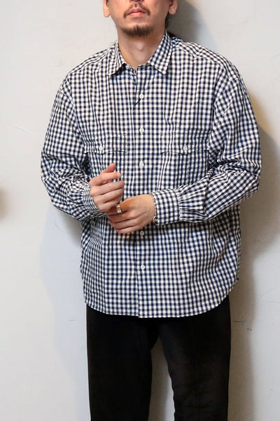 定番で人気のギンガムチェックシャツ。