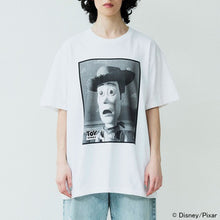 Load image into Gallery viewer, JOHNBULL TOY STORY ／ Woody Tシャツ（ホワイト）（ブラック）[JT262C29]
