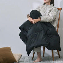 Load image into Gallery viewer, TAION タイオン ルームダウン 超軽量 800FP 羽毛膝掛け クッションカバー付き（ブランケットサイズ）（BLACK-BOA）[TAION-H210W145-DIC]

