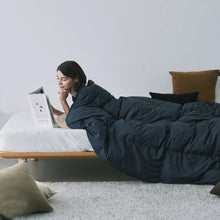 Load image into Gallery viewer, TAION タイオン ルームダウン 超軽量 800FP 羽毛膝掛け クッションカバー付き（ブランケットサイズ）（BLACK-BOA）[TAION-H210W145-DIC]
