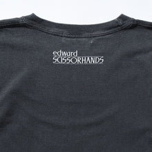 画像をギャラリービューアに読み込む, JOHNBULL SCISSORHANDS  Portrait  シザーハンズ ポートレート Tシャツ（ブラック）[JT263C22]
