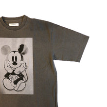 将图片加载到图库查看器，JOHNBULL MICKEY MOUSE - Photo like Print Tシャツ（チャコールグレー）[JT261C41]
