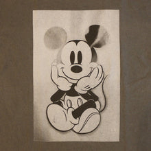 将图片加载到图库查看器，JOHNBULL MICKEY MOUSE - Photo like Print Tシャツ（チャコールグレー）[JT261C41]

