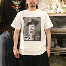 Load image into Gallery viewer, JOHNBULL TOY STORY ／ Woody Tシャツ（ホワイト）（ブラック）[JT262C29]
