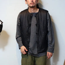 Load image into Gallery viewer, TAION MILITARY ZIP VNECK DOWN VEST &lt;MILITARY LINE&gt;
