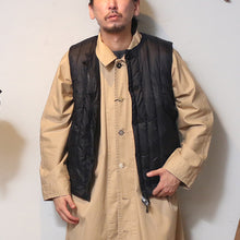 Load image into Gallery viewer, TAION MILITARY ZIP VNECK DOWN VEST &lt;MILITARY LINE&gt;
