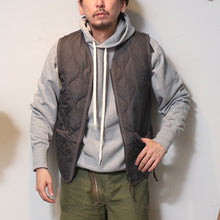 Load image into Gallery viewer, TAION MILITARY ZIP VNECK DOWN VEST &lt;MILITARY LINE&gt;
