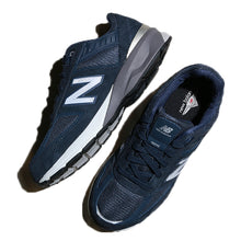 Load image into Gallery viewer, New Balance 990v5 (Kids) New Balance Sneakers (NAVY)
